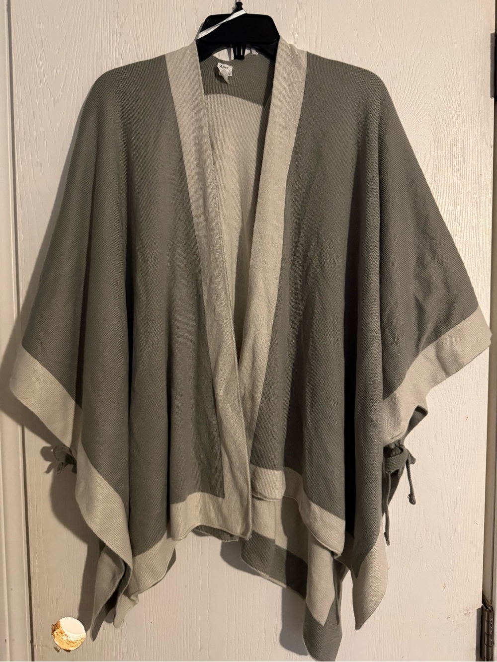 Apt. 9 Neutral Knit Poncho Wrap in Light Gray and Cream